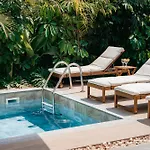 וילה Tg New Luxury Private & - Heated Salty Swimming Pool, Outdoor Jacuzzi, Sauna, Exotic Garden לימסול