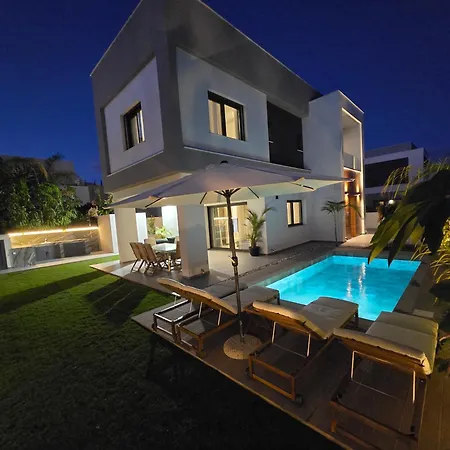 Tg New Luxury Private - Heated Salty Swimming Pool, Outdoor Jacuzzi, Sauna, Exotic Garden * リマソール