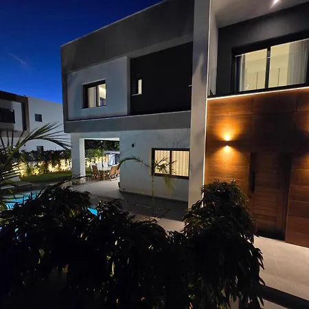 Villa Tg New Luxury Private - Heated Salty Swimming Pool, Outdoor Jacuzzi, Sauna, Exotic Garden Limassol
