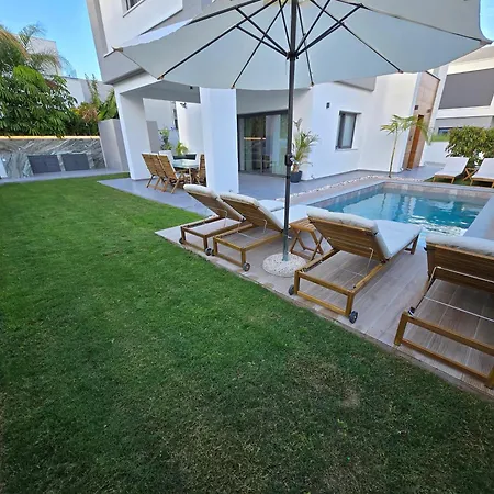 Villa Tg New Luxury Private - Heated Salty Swimming Pool, Outdoor Jacuzzi, Sauna, Exotic Garden Limassol