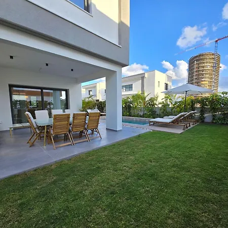 Tg New Luxury Private - Heated Salty Swimming Pool, Outdoor Jacuzzi, Sauna, Exotic Garden Vilă Limassol