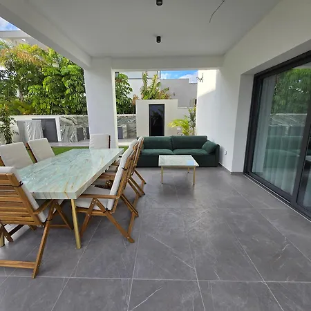 Tg New Luxury Private - Heated Salty Swimming Pool, Outdoor Jacuzzi, Sauna, Exotic Garden リマソール