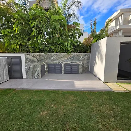 ヴィラ Tg New Luxury Private - Heated Salty Swimming Pool, Outdoor Jacuzzi, Sauna, Exotic Garden リマソール