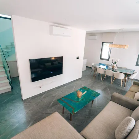 וילה Tg New Luxury Private & - Heated Salty Swimming Pool, Outdoor Jacuzzi, Sauna, Exotic Garden לימסול
