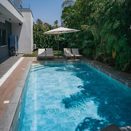 Tg New Luxury Private & - Heated Salty Swimming Pool, Outdoor Jacuzzi, Sauna, Exotic Garden Limassol