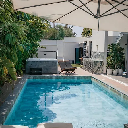 Tg New Luxury Private & - Heated Salty Swimming Pool, Outdoor Jacuzzi, Sauna, Exotic Garden * Lemesos