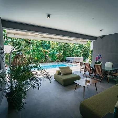 וילה Tg New Luxury Private & - Heated Salty Swimming Pool, Outdoor Jacuzzi, Sauna, Exotic Garden לימסול