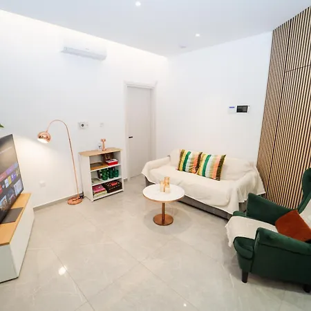 Tg New Luxury Private & - Heated Salty Swimming Pool, Outdoor Jacuzzi, Sauna, Exotic Garden 利马索尔