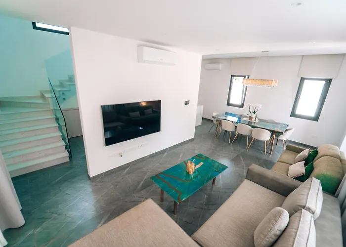 ヴィラ Tg New Luxury Private & - Heated Salty Swimming Pool, Outdoor Jacuzzi, Sauna, Exotic Garden リマソール