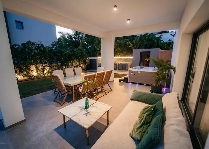 Tg New Luxury Private & - Heated Salty Swimming Pool, Outdoor Jacuzzi, Sauna, Exotic Garden