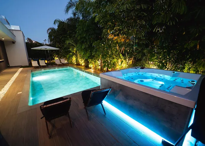 Tg New Luxury Private & - Heated Salty Swimming Pool, Outdoor Jacuzzi, Sauna, Exotic Garden Limassol