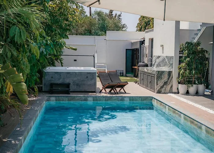 Tg New Luxury Private & - Heated Salty Swimming Pool, Outdoor Jacuzzi, Sauna, Exotic Garden * Limassol