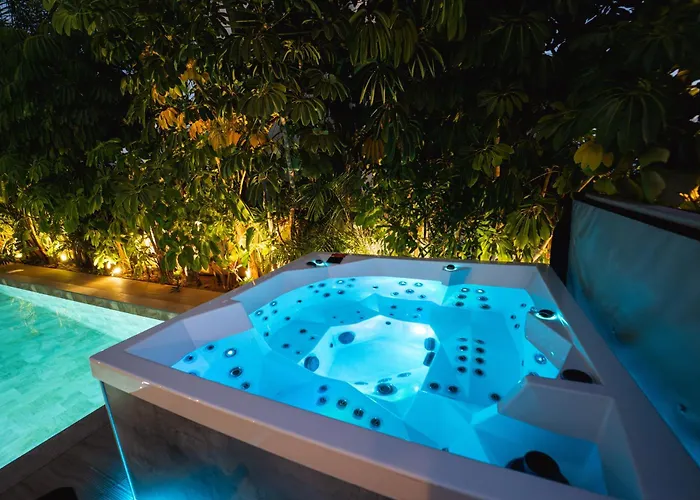 ヴィラ Tg New Luxury Private & - Heated Salty Swimming Pool, Outdoor Jacuzzi, Sauna, Exotic Garden *