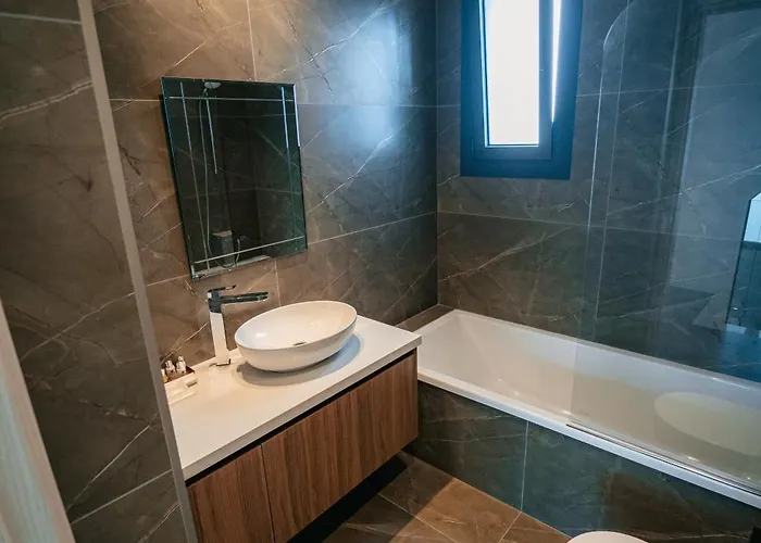 ヴィラ Tg New Luxury Private & - Heated Salty Swimming Pool, Outdoor Jacuzzi, Sauna, Exotic Garden リマソール