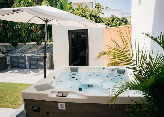 Tg New Luxury Private & - Heated Salty Swimming Pool, Outdoor Jacuzzi, Sauna, Exotic Garden * リマソール