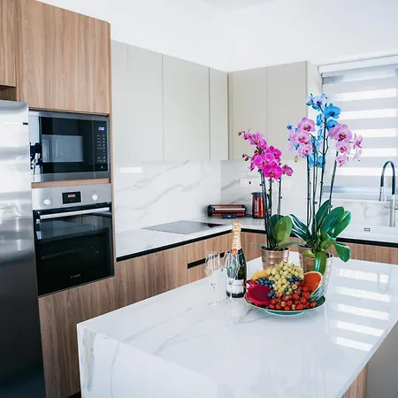 Villa Tg New Luxury Private & - Heated Salty Swimming Pool, Outdoor Jacuzzi, Sauna, Exotic Garden *