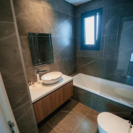 וילה Tg New Luxury Private & - Heated Salty Swimming Pool, Outdoor Jacuzzi, Sauna, Exotic Garden לימסול